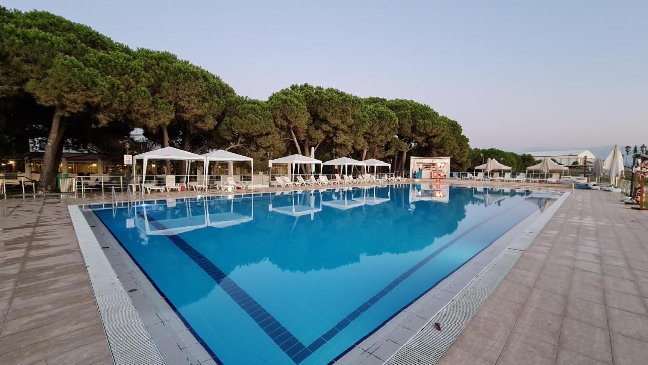 Sporkoey Hotel & Beach Club Darica  Exterior photo